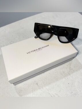 Victoria Beckham NWT Black Sunglasses